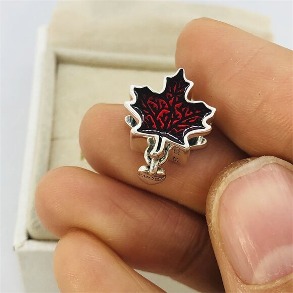 ✨✨ Pandora Canada Red Maple Leaf Charm - Picture 5 of 7
